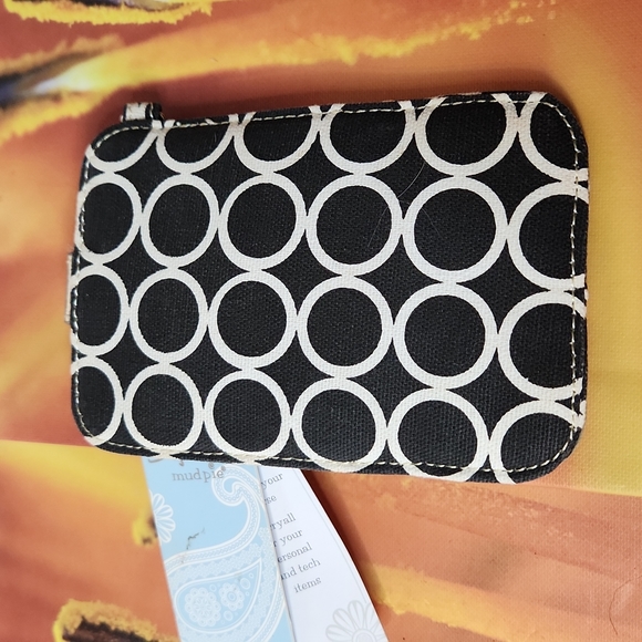 Mud Pie Wristlet - Picture 2 of 3